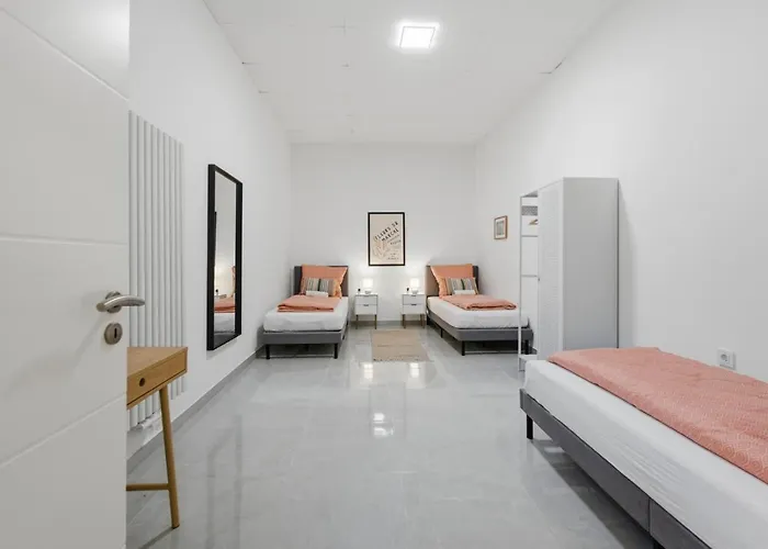 Yello Homes - Souterrain - Whirlpool - Luxurystyle Nuremberg